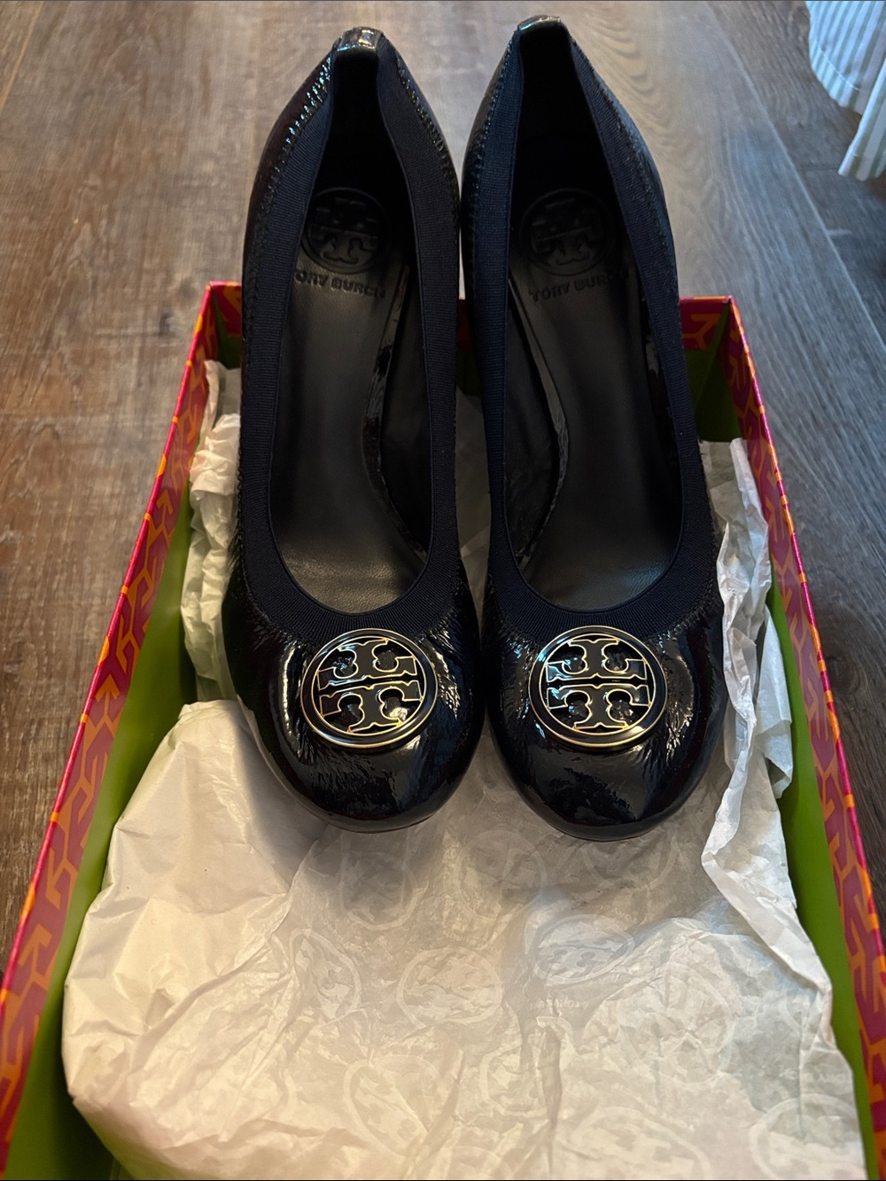 NEW Tory Burch Navy Blue Patent Leather Logo Pumps